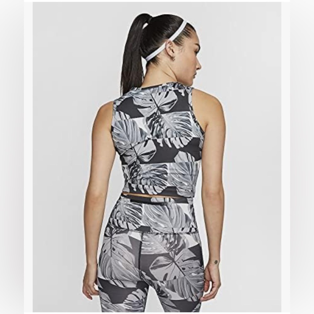 Nike dryfit crop top Leaf Print Tank slim fit medium black and grey